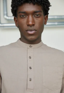 Pier One Camisa - Taupe -Pier One 02bf2dafeb9f48aca132a39f3c9562ef scaled