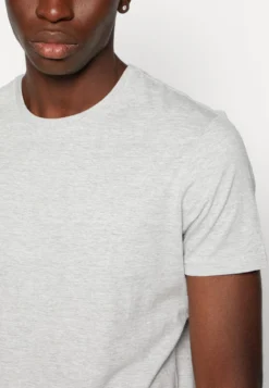 Pier One Unisex 5 Pack - Camiseta Básica - Black /Dark Blue/Dark Green -Pier One 02e7c78a7d0a493fb729f5f1bba05c43 scaled