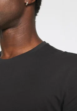 Pier One 3 Pack - Camiseta Básica - Black/Mottled Dark Grey/Bordeaux -Pier One 04cd6e61680f434c97b57d78f55241fd scaled