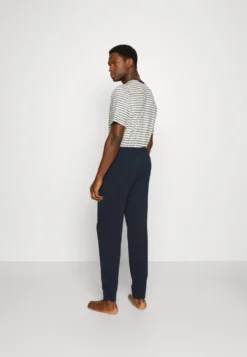 Pier One 2 Pack - Pantalón De Pijama - Dark Blue/Mottled Light Grey -Pier One 058df6f0d3f34a2aaf1cb22da08558a8 scaled