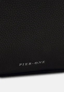 Pier One Unisex - Bolsa De Fin De Semana - Black -Pier One 2347f9944c994f269d9b55ed5a8ce568 scaled