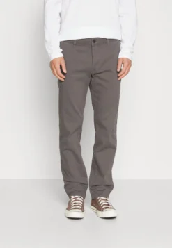 Pier One 2 Pack - Pantalones Chinos - Dark Grey/Beige -Pier One 3ce886b921194fdaa21cfca2cf88a7e9 scaled