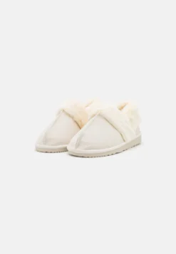 Pier One Pantuflas - White -Pier One 3d24649a22144e62b50d5c178dda582a scaled