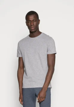 Pier One 3 Pack - Camiseta Básica - White/Black/Light Grey -Pier One 4076e7e50d3a4fb78cc08ea42ee0eb04 scaled