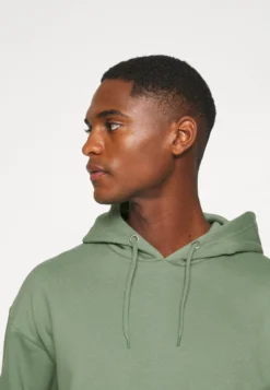 Pier One Jersey Con Capucha - Desert Sage -Pier One 438e4d5b980a4df7b0c9f3e54da88c4d scaled