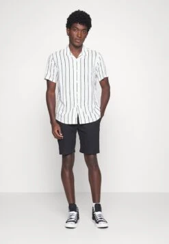 Primera página -Pier One 43bf8d5300d84d19aab3f62f08ed036f