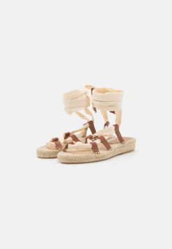 Pier One Leather - Sandalias Con Plataforma - 003 - Off-White -Pier One 43fe65b4c8344bbc8a94499df02138b5 scaled