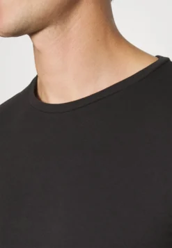 Pier One 3 Pack Muscle Fit- Camiseta Básica - Black -Pier One 4bb67ef78ddb494cb68f3fbd13ed6a54 scaled