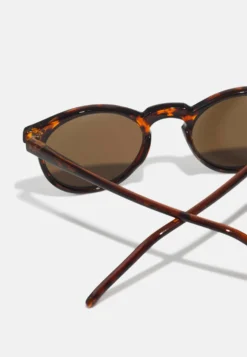 Pier One Unisex - Gafas De Sol - Brown -Pier One 4d7d9630382746238e9be682dedba03d scaled