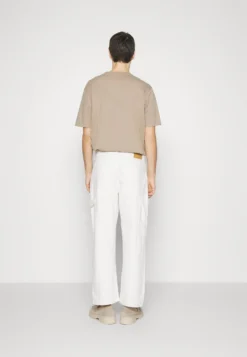 Pier One Carpenter Colored Twill- Vaqueros Rectos - Off-White -Pier One 4fab3a7ad84e43dfa273cbbbc4f63ebc scaled