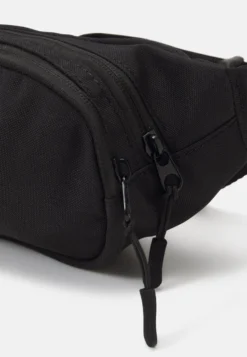 Pier One Riñonera - Black 7 Pier One Riñonera - Black -Pier One 5996d250d5e54865a591286c2bb207fe scaled