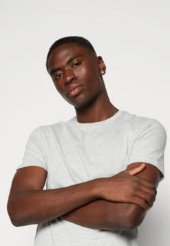 Pier One Unisex 5 Pack - Camiseta Básica - Black /Dark Blue/Dark Green -Pier One 5a5f64d2aa404b7aa94ccdac681bdd95