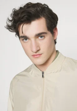 Pier One Chaquetas Bomber - Beige 11 Pier One Chaquetas Bomber - Beige -Pier One 5e692062430840f0a678357133c5816a scaled