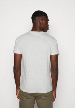 Pier One Unisex 5 Pack - Camiseta Básica - Black /Dark Blue/Dark Green -Pier One 60b09e26f77f493d9bfaf26534a8018b