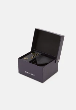 Pier One Set - Pañuelo De Bolsillo - Black 14 Pier One Set - Pañuelo De Bolsillo - Black -Pier One 694a847acb5d4452be025fc6f3dd0a29 scaled