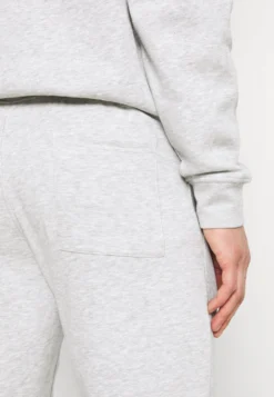 Pier One 2 Pack - Pantalones Deportivos - Mottled Light Grey/Mottled Dark Blue -Pier One 737d28e17a324ecc9e683cebbda75492 scaled