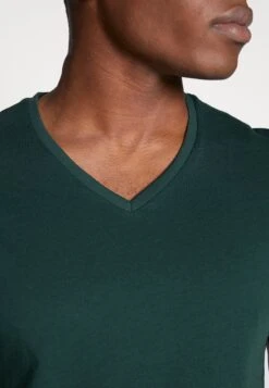 Pier One 3 Pack- Camiseta Básica - Black, Grey, Green 9 Pier One 3 Pack- Camiseta Básica - Black, Grey, Green -Pier One 75d8e7abd9c649fe8ff382e42bf08591