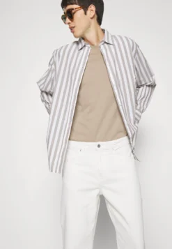 Pier One Carpenter Colored Twill- Vaqueros Rectos - Off-White -Pier One 77b17a64a879489bb9510906e2f8dbc4 scaled