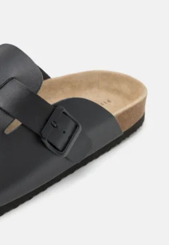 Pier One Leather Unisex - Pantuflas - Black 11 Pier One Leather Unisex - Pantuflas - Black -Pier One 7b28889d1d2247a8abcae3a4a4c34674 scaled