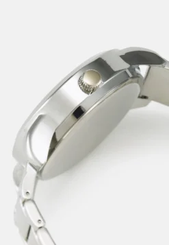 Pier One Set - Reloj - Silver-Coloured 10 Pier One Set - Reloj - Silver-Coloured -Pier One 7bfa7fa3c3134fb0b8144973122f0e7b scaled