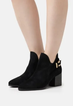 Pier One Leather - Botines - Black