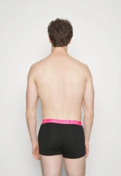 Primera página -Pier One a48917dd417c444ab29b2abe588baecc