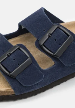 Pier One Leather Unisex - Pantuflas - Dark Blue 11 Pier One Leather Unisex - Pantuflas - Dark Blue -Pier One a5a88158e25a4eb4b3e59dc262861c25 scaled