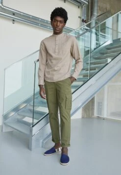 Primera página 27 Pier One Camisa - Taupe