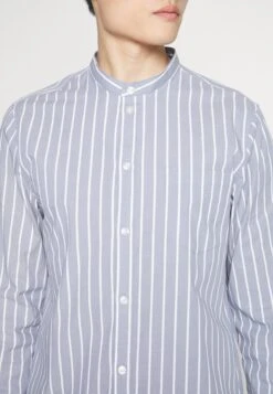 Pier One Muscle Fit Stand- Camisa - Blue -Pier One aef632d443f84662a23ef0d9f4646ec0