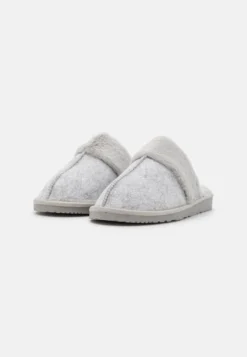 Pier One Pantuflas - Grey -Pier One bfff2adf080040eda5a8c424bf45895b scaled