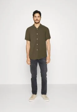 Primera página 35 Pier One 2 Pack - Camisa - Olive/Black