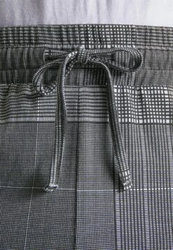 Pier One 3 Pack - Pantalón De Pijama - Blue/Dark Blue/Black 13 Pier One 3 Pack - Pantalón De Pijama - Blue/Dark Blue/Black -Pier One d040857d83c84b9aa67e9aeb5d1e91a0