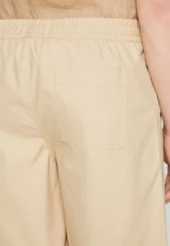 Pier One Shorts - Off-White 9 Pier One Shorts - Off-White -Pier One d6cc0af564044bfeb168158cc2b2d35e scaled