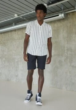 Primera página 33 Pier One 2 Pack - Camisa - Black/White