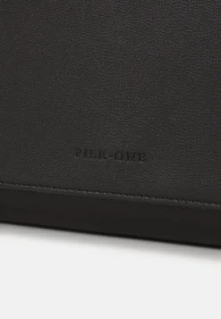 Pier One Big Messenger Bag - Bandolera - Black -Pier One de47914765c748388e7d2adfd44cd119 scaled