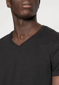 Pier One 3 Pack- Camiseta Básica - Black -Pier One df7c9f951f5c42309db997b3240fc1e8 scaled