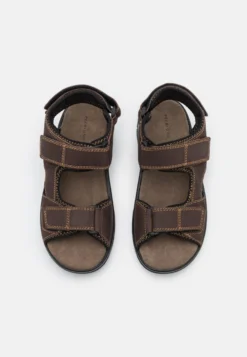 Pier One Sandalias De Senderismo - Brown -Pier One e1aeea2063774b29a840dff8680d5e1e scaled