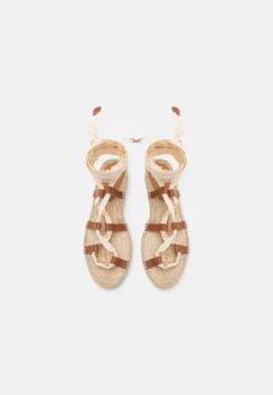 Pier One Leather - Sandalias Con Plataforma - 003 - Off-White -Pier One e7d31b5992104938afd655aba13c57dd scaled
