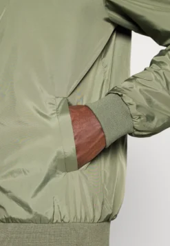 Pier One Chaquetas Bomber - Olive 11 Pier One Chaquetas Bomber - Olive -Pier One f01688b544f04c2d97a595ab3180822d scaled