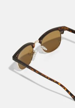 Primera página -Pier One fcb1995462df4757ae10726ef65729e3